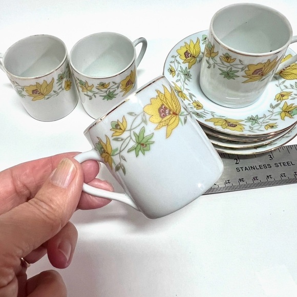 Vintage set of Demitasse cups & saucers made in China set of 4 - Picture 4 of 7